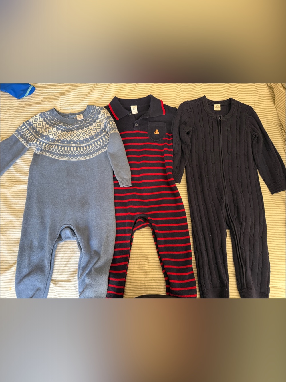 GAP- 3 set knit footies